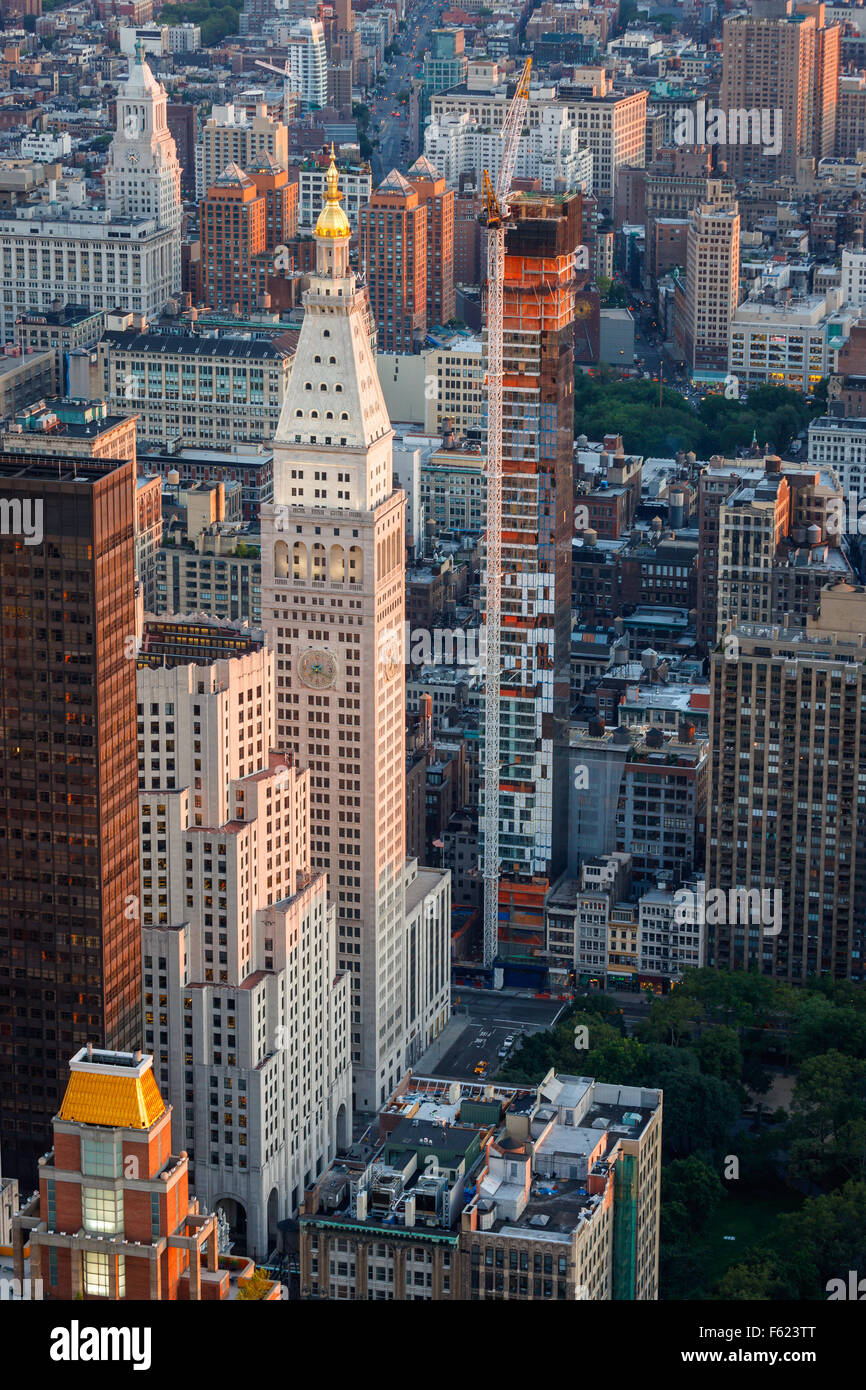 Coucher de soleil sur Midtown et Madison Square Park. Vue aérienne de la ville de New York. Les tours et les gratte-ciel de Manhattan forme le paysage urbain. Banque D'Images
