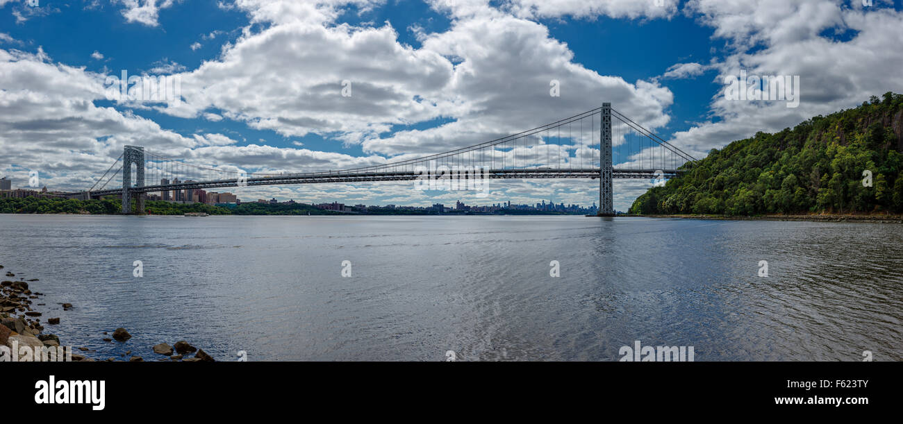 Photo panoramique de George Washington Bridge sur la rivière Hudson à partir de la palissade, Fort Lee, New Jersey. Banque D'Images