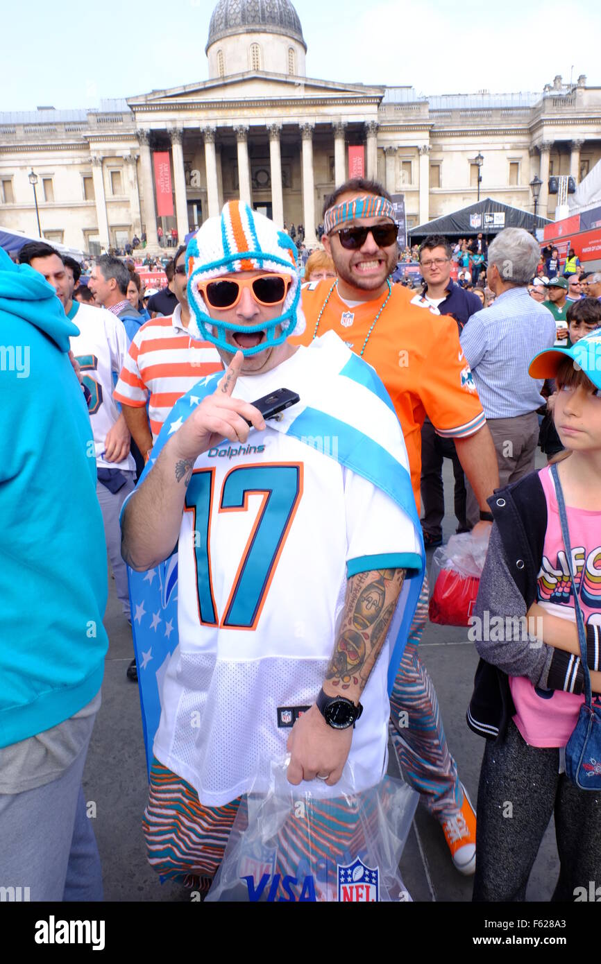 Fan de NFL rassemblement à Trafalgar Square Londres avant un match entre les New York Jets et les Dolphins de Miami dispose d''atmosphère : où : London, Royaume-Uni Quand : 03 Oct 2015 Banque D'Images