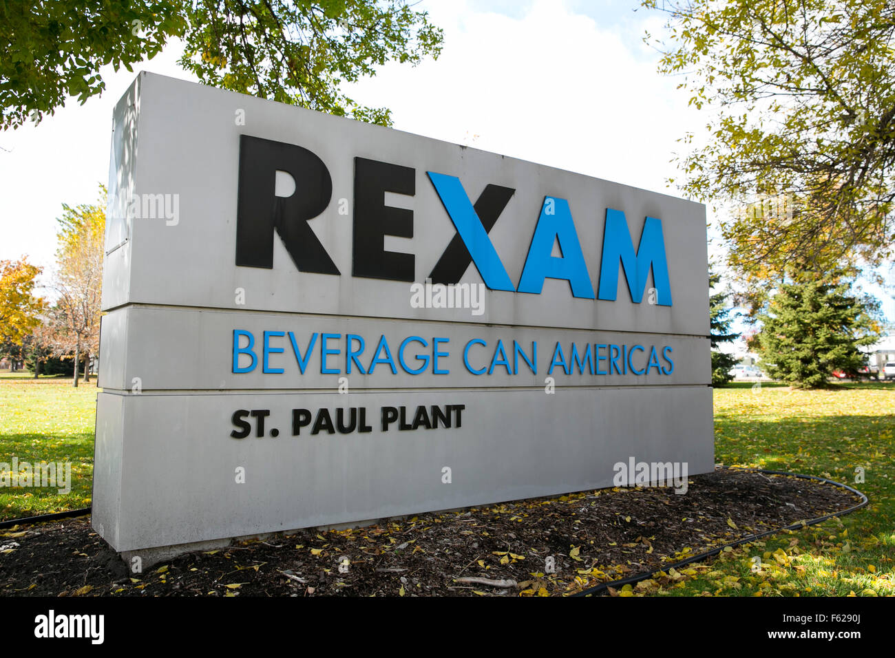 Un logo affiche à l'extérieur d'un établissement occupé par Rexam Beverage peut à St Paul, Minnesota le 24 octobre 2015. Banque D'Images