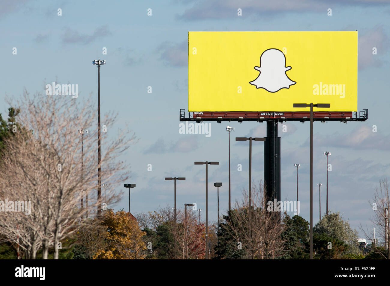 Un panneau publicitaire présentant le logo Snapchat à Richfield, Minnesota le 24 octobre 2015. Banque D'Images
