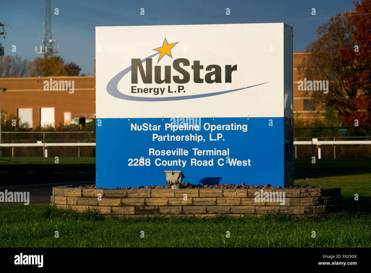 Un logo affiche à l'extérieur d'une installation territoires NuStar Energy L.P., à Saint Paul, Minnesota le 25 octobre 2015. Banque D'Images