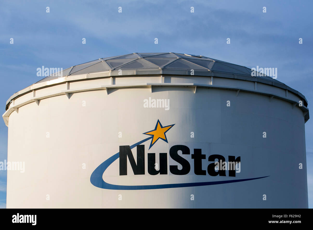 Un logo affiche à l'extérieur d'une installation territoires NuStar Energy L.P., à Saint Paul, Minnesota le 25 octobre 2015. Banque D'Images