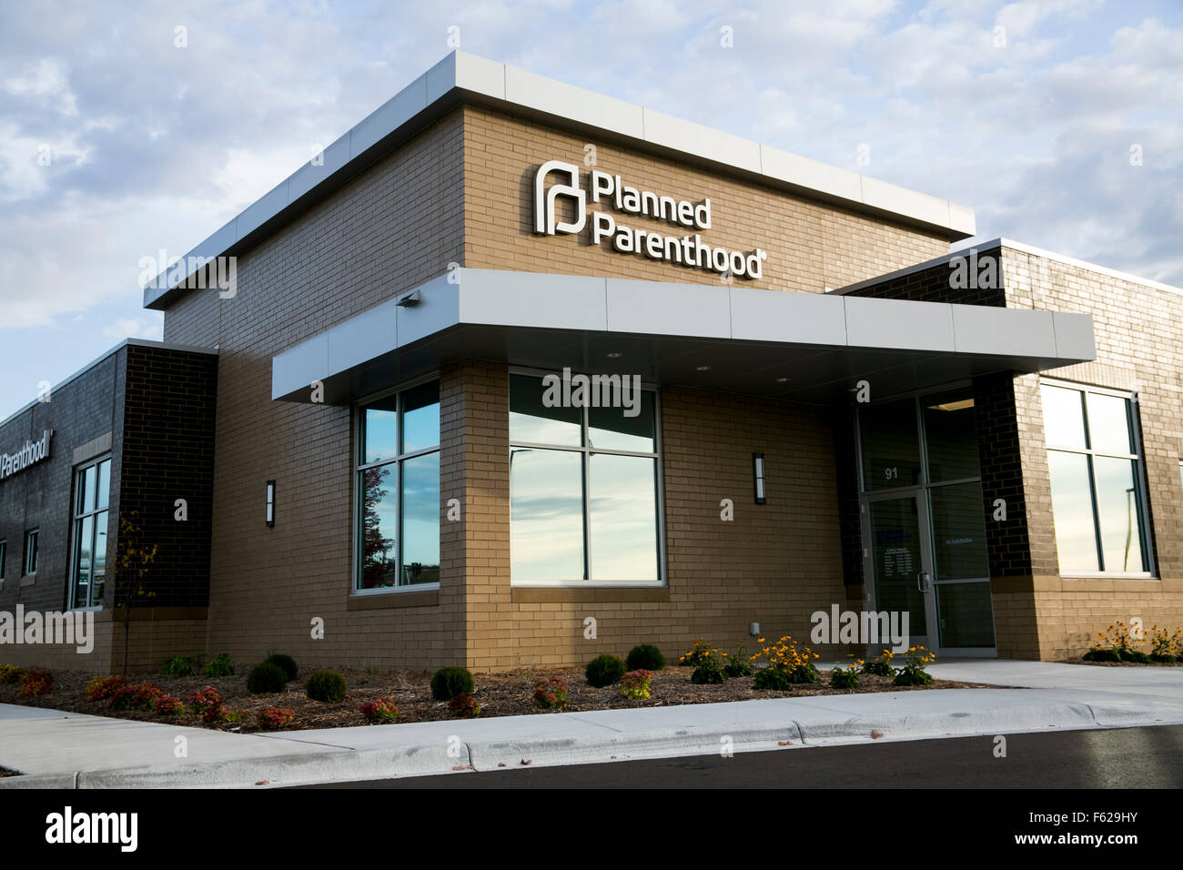 Un logo affiche à l'extérieur d'une clinique médicale pour la planification familiale à Saint Paul, Minnesota le 25 octobre 2015. Banque D'Images