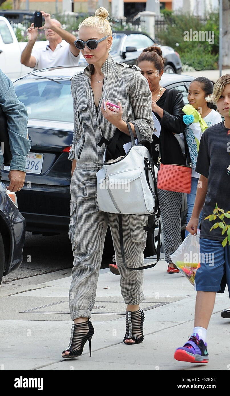 Gwen Stefani quitte l'église avec ses fils comprend : Gwen Stefani Où : Los Angeles, California, United States Quand : 04 Oct 2015 Banque D'Images