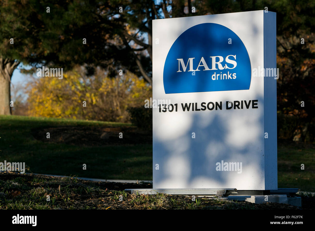 Un logo affiche à l'extérieur d'un établissement occupé par Mars Drinks à West Chester, Pennsylvanie le 8 novembre 2015. Banque D'Images