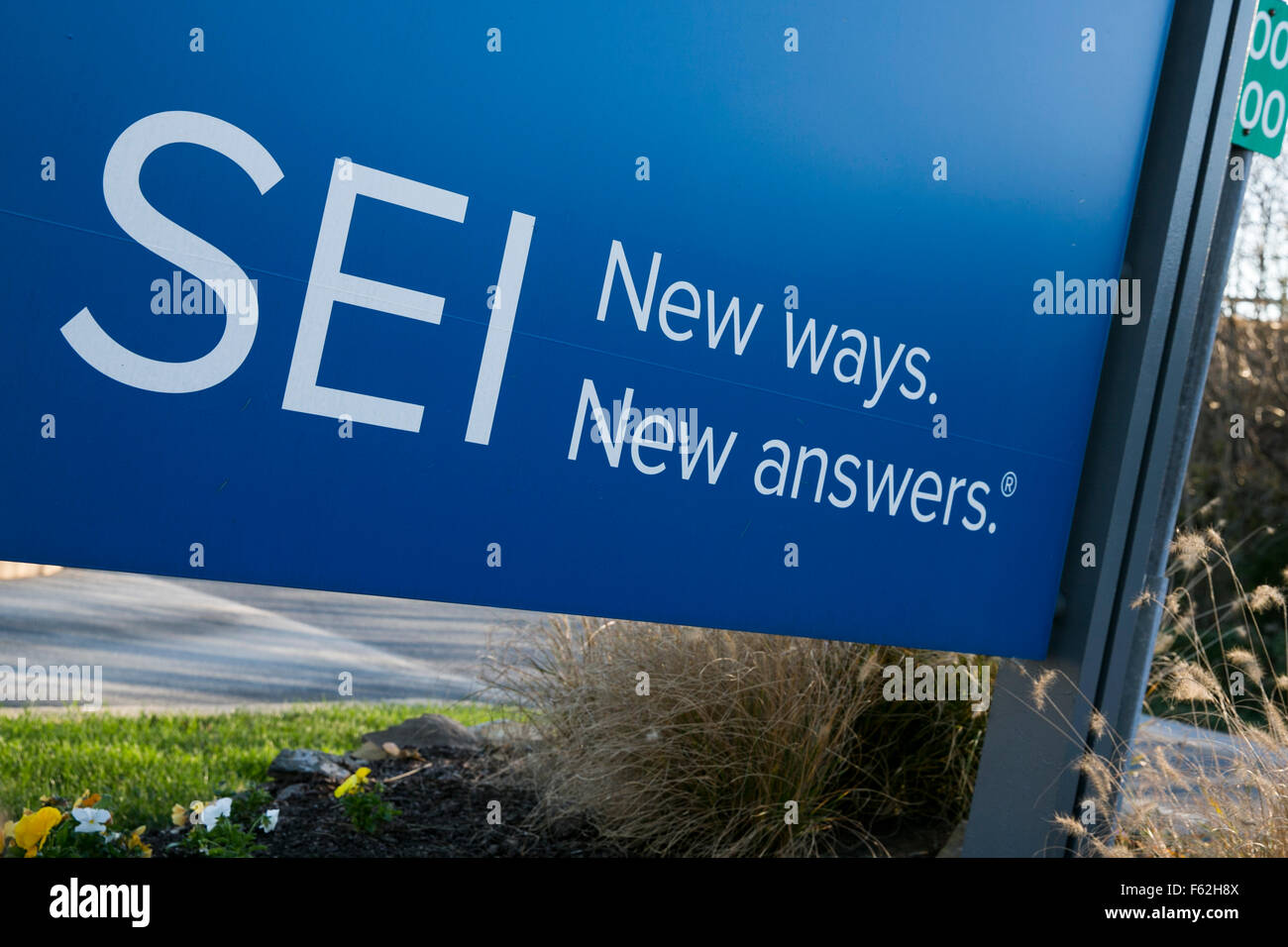 Un logo affiche à l'extérieur du siège de la SEI Investments Company dans la région de Oaks, California le 8 novembre 2015. Banque D'Images