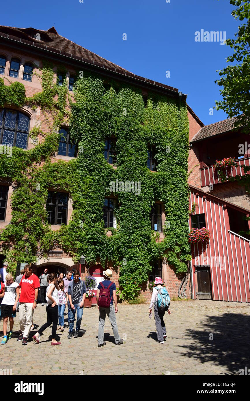 En s'appuyant sur le château impérial Kaiserburg () à Nuremberg, Nuremberg, Allemagne Banque D'Images