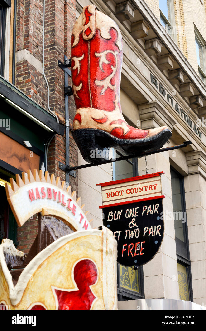 Un géant en face de démarrage boot 'Pays' Store à Nashville, au Tennessee Banque D'Images