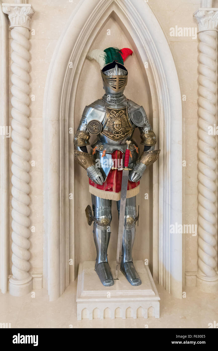 Armure de chevalier statue debout dans la salle d'exposition Banque D'Images