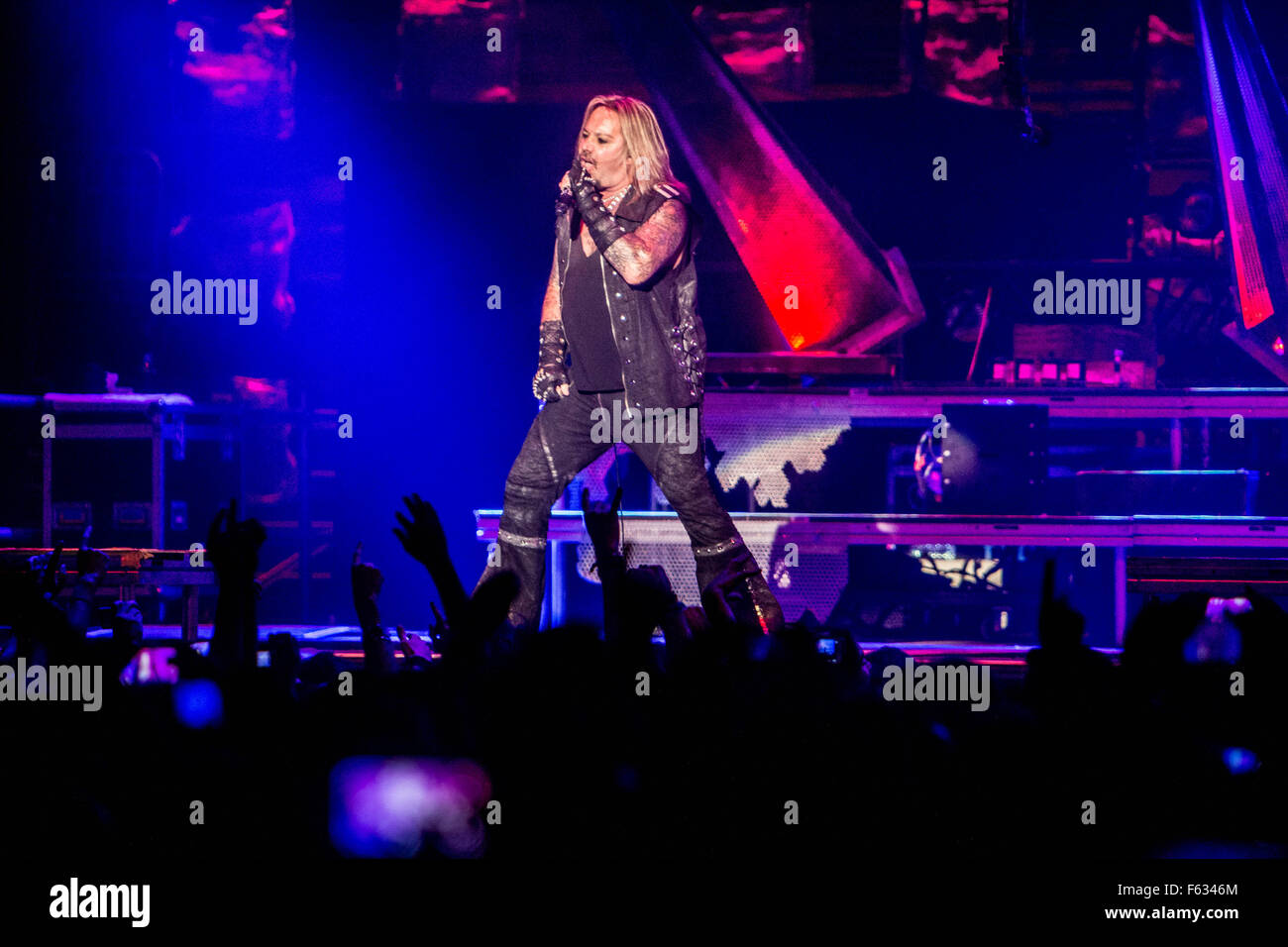 Milan, Italie. 10 nov, 2015. Motley Crue sur scène pour la dernière fois en Italie à mediolanum forum à Milan le 10 novembre 2015 Crédit : mairo cinquetti/Alamy live news Banque D'Images