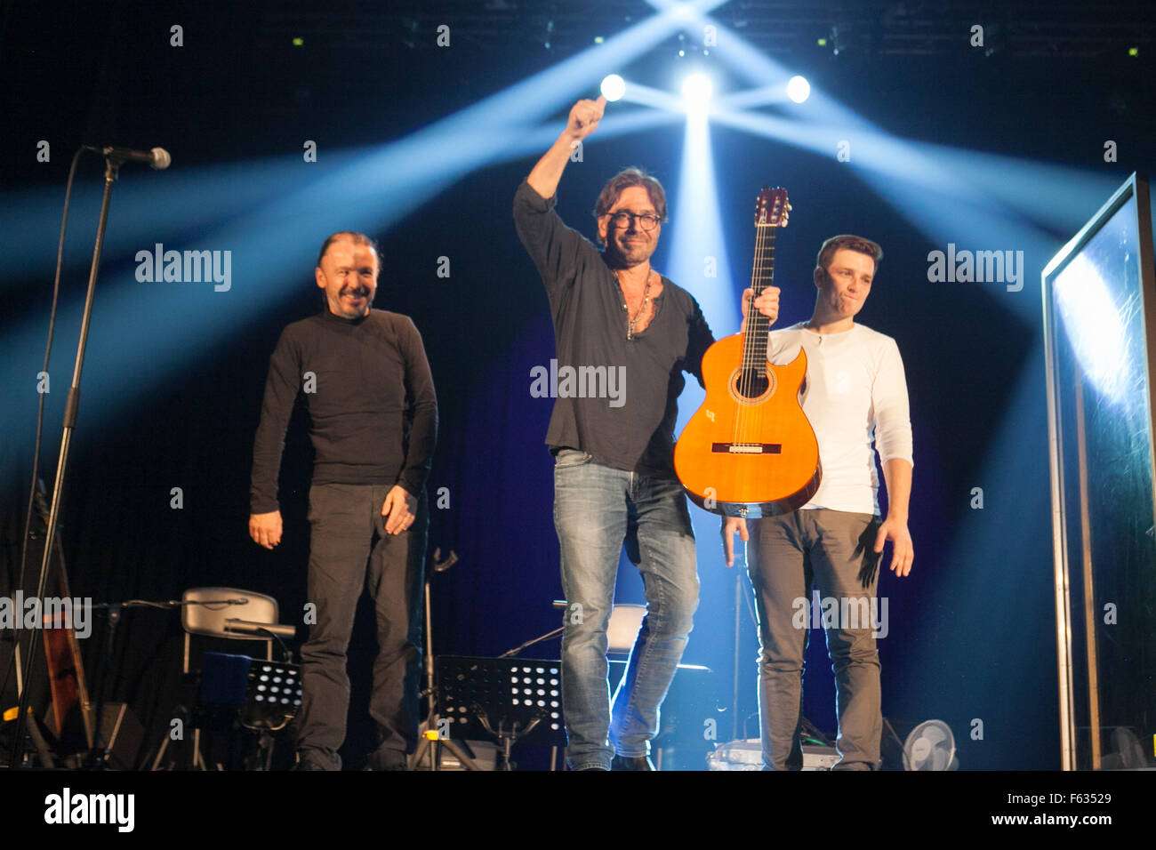 Al Di Meola un célèbre guitariste de jazz fusion américain avec son trio sur scène du 19e Jazz Fest Sarajevo Banque D'Images