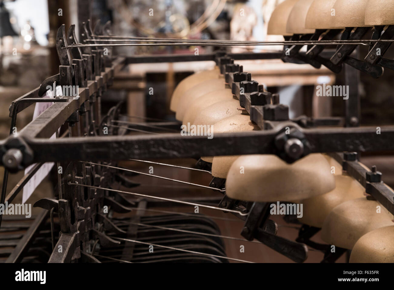 Carillon d'origine est un ensemble de petites cymbales, chapelle de  Bethléem, à Prague, République tchèque Photo Stock - Alamy