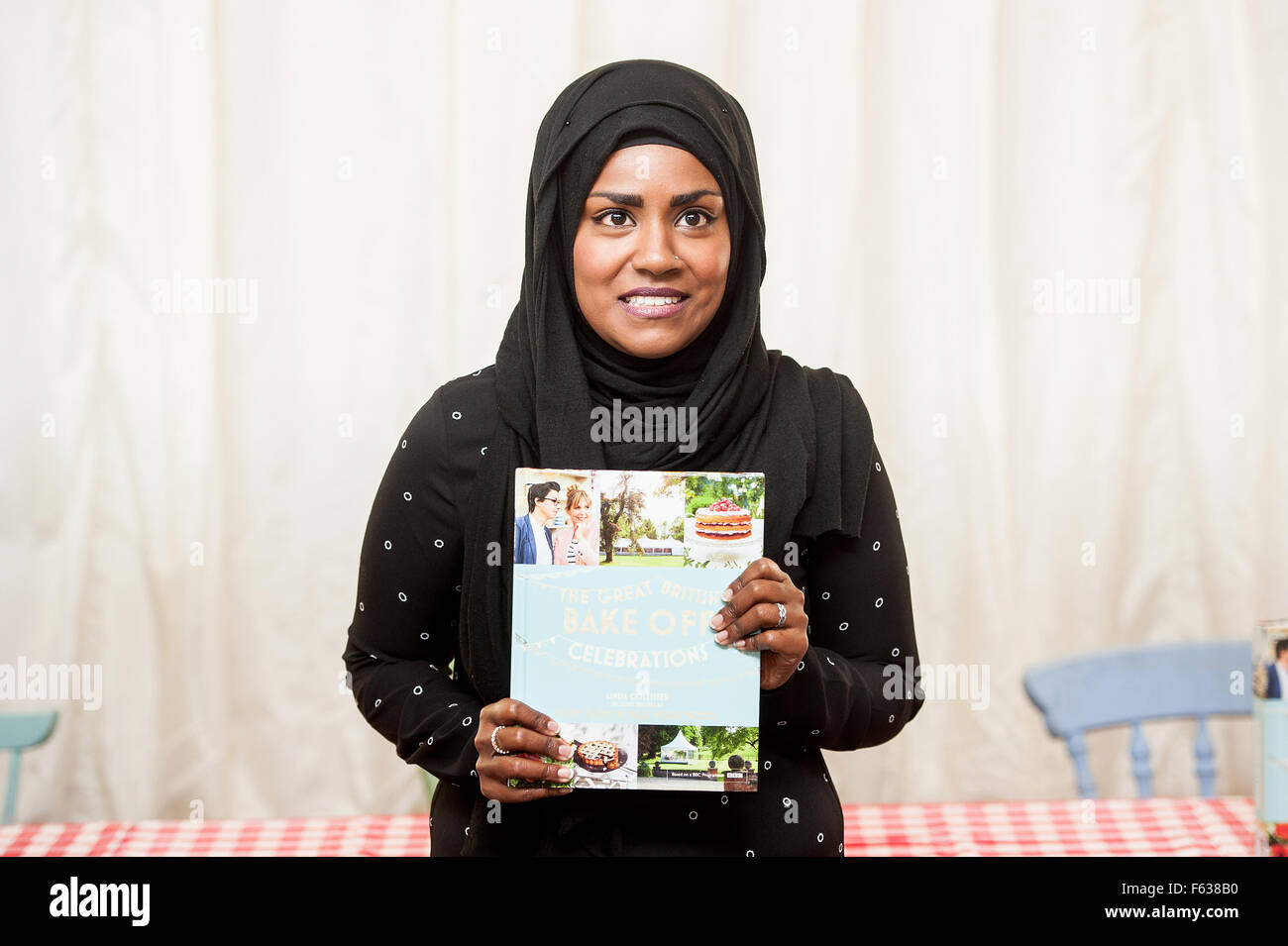 Great British Bake off photocall tenue à Waterstones Piccadilly. Comprend : Nadiya Hussain Où : London, Royaume-Uni Quand : 08 Oct 2015 Banque D'Images