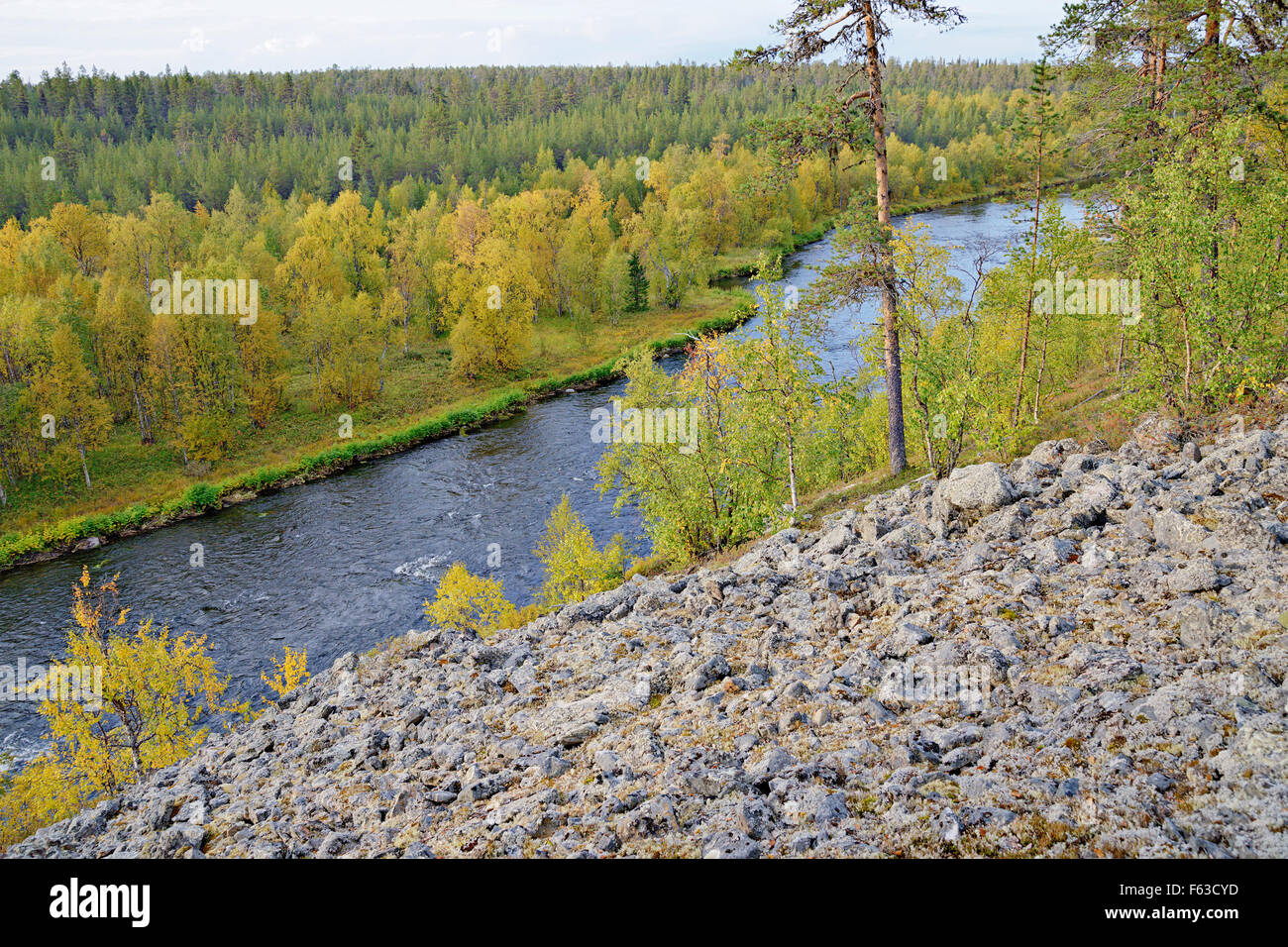 Nuortti River, le Parc National Urho Kekkonen, la Laponie. Banque D'Images