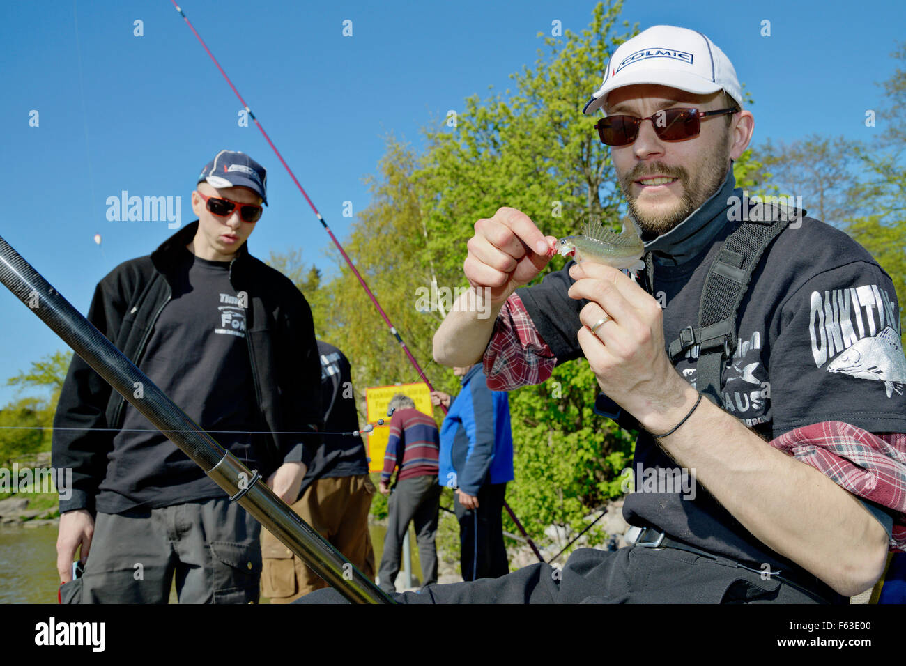 Poissons d'Helsinki Marathon est un concours de pêche où gagnant est l'équipe qui prend la plupart des différentes espèces de poissons en 24 heures. Il Banque D'Images