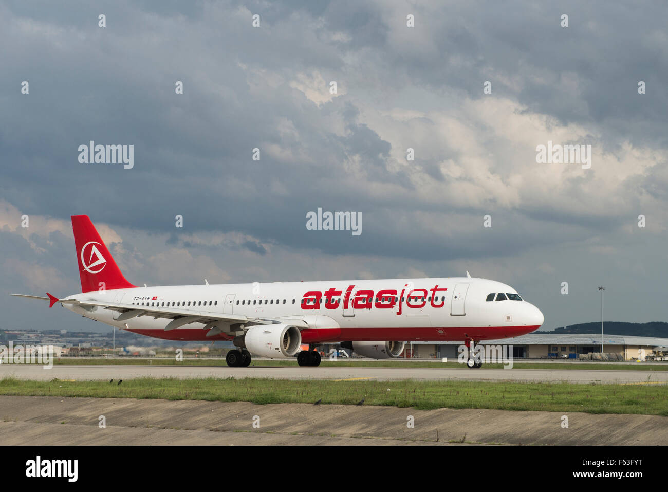 Airbus A321-200 d'Atlasjet au décollage Banque D'Images