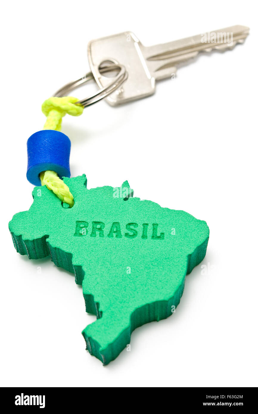 Clé de la maison avec un tag en forme de frontière Brésil isolated on white Banque D'Images