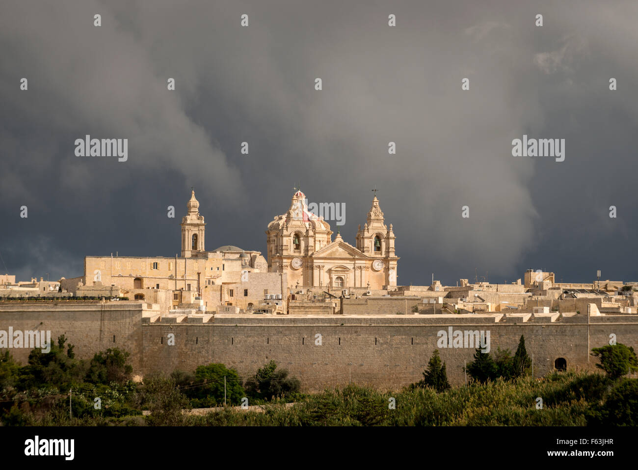 Une vue générale de la ville fortifiée de Mdina à Malte. Banque D'Images