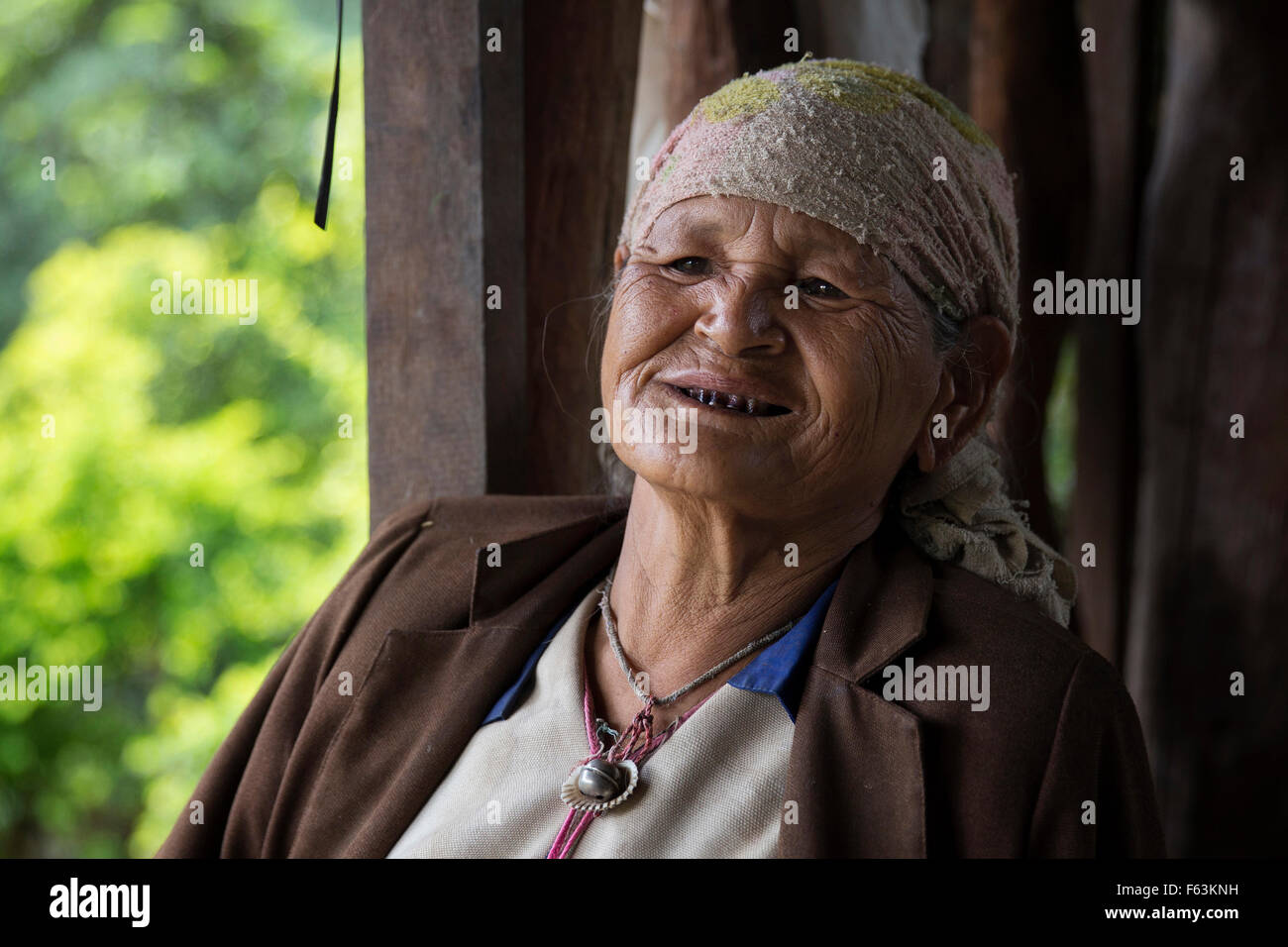 Portrait d'une vieille femme à Chiang Mai, dans le Nord de la Thaïlande Banque D'Images
