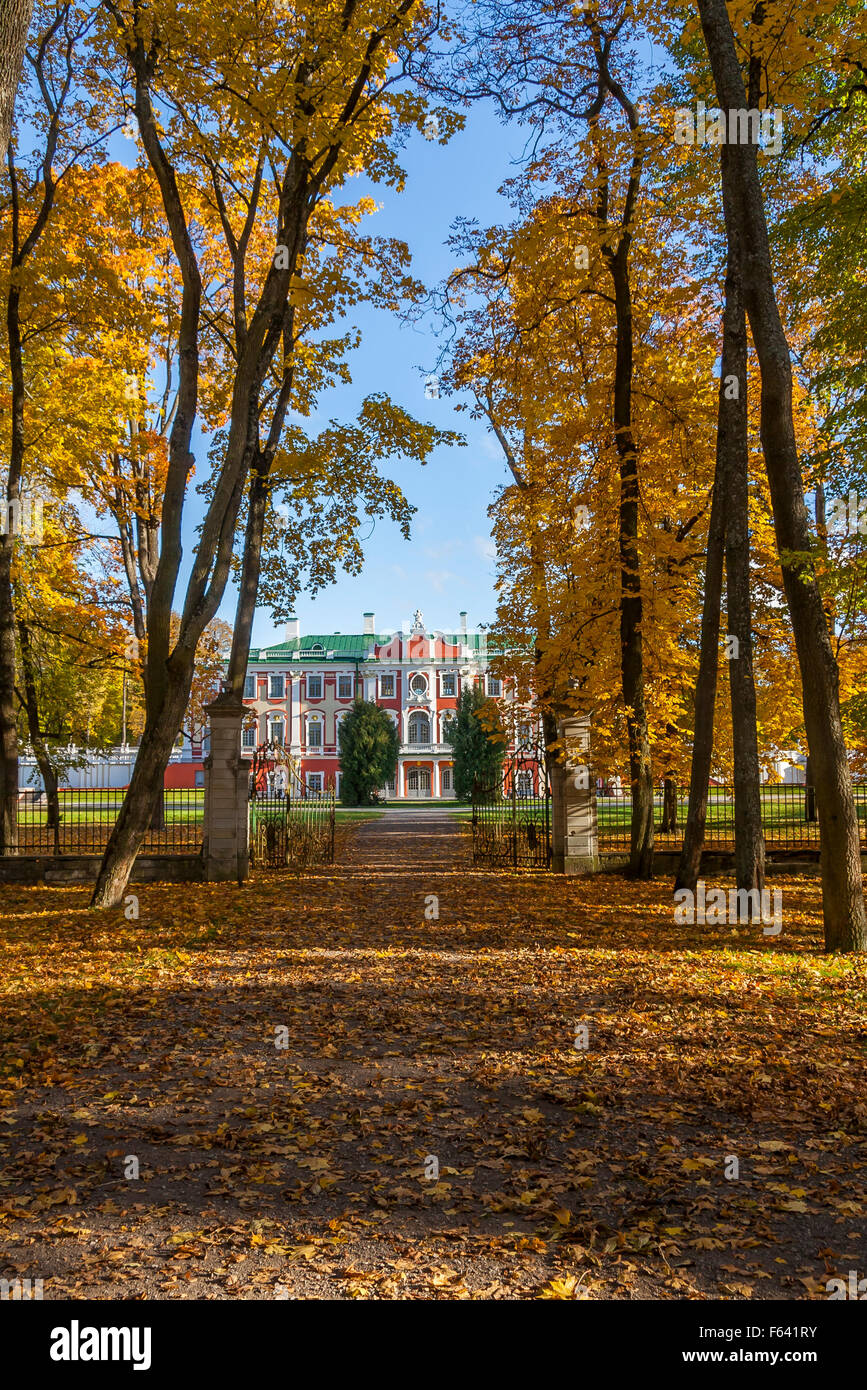 Vue avant du Palais Kadriorg Banque D'Images