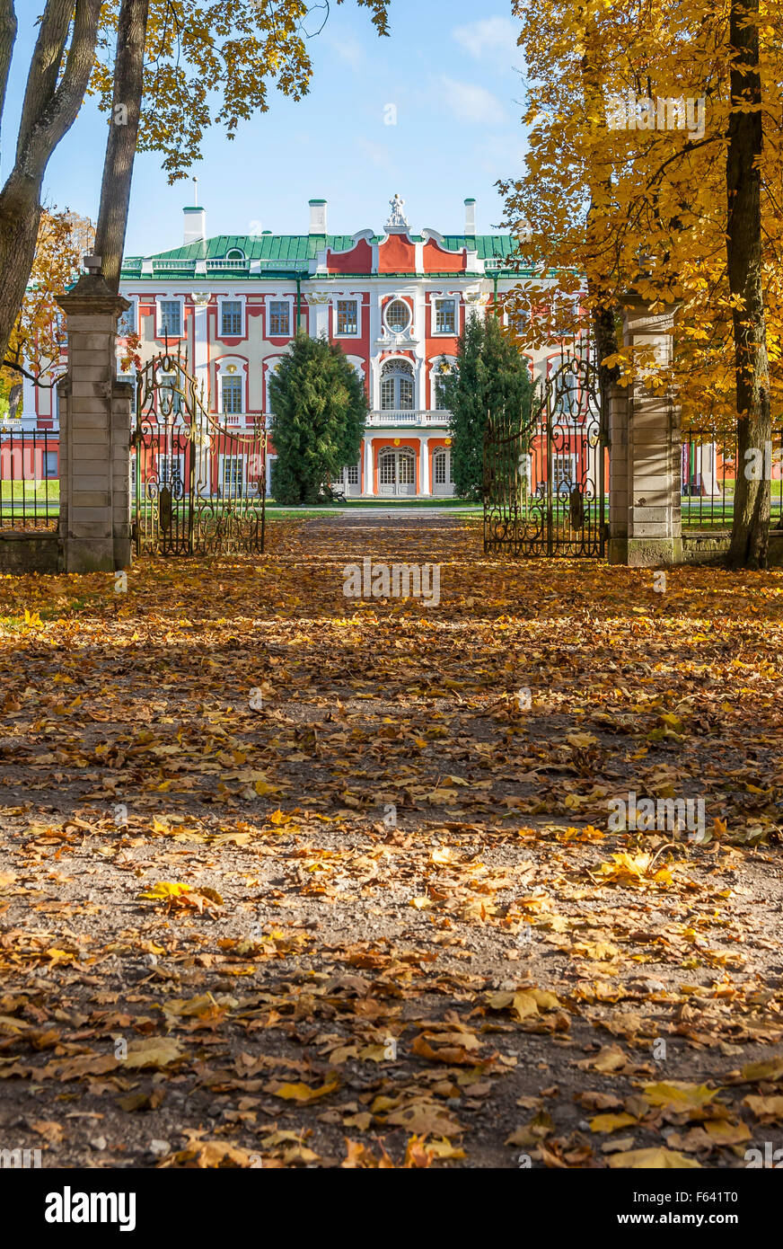 Le Palais Kadriorg en automne Banque D'Images