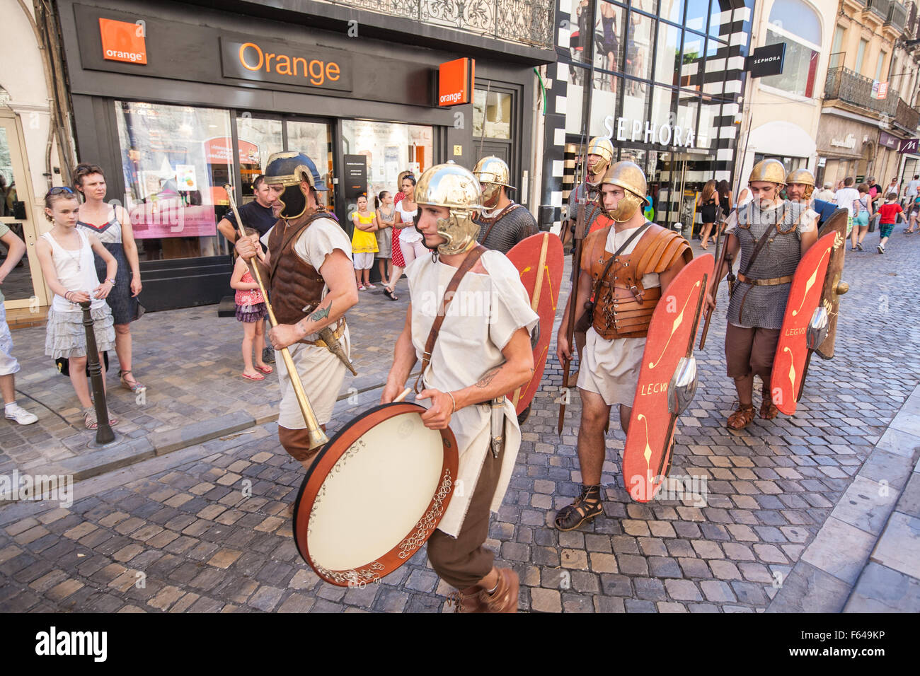 Des soldats romains en re-enactment en Roman construit Narbonne, France.Au Sud,France,vacances,côte,du,Canal du Midi,l'été,, Banque D'Images