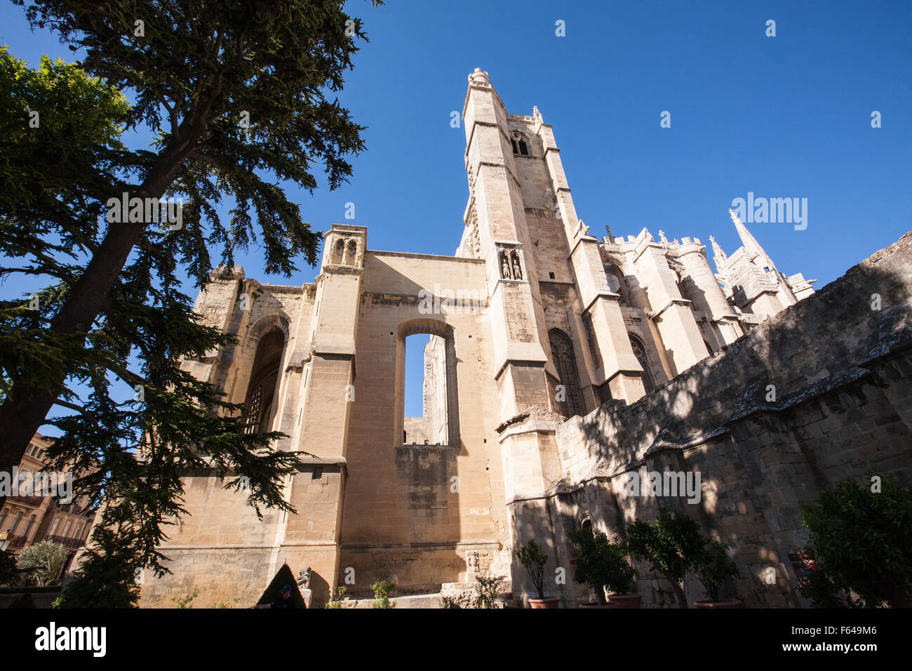Cathédrale de parc des expositions de Narbonne à Narbonne, France.Au Sud,France,vacances,côte,du,Canal du Midi,l'été,,Narbonne, Banque D'Images