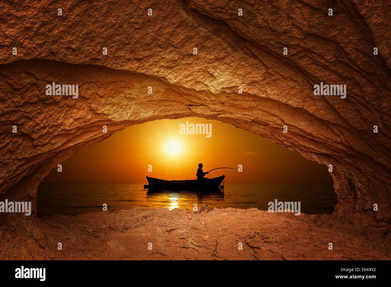 La Thaïlande bateau pêcheur au coucher du soleil Banque D'Images