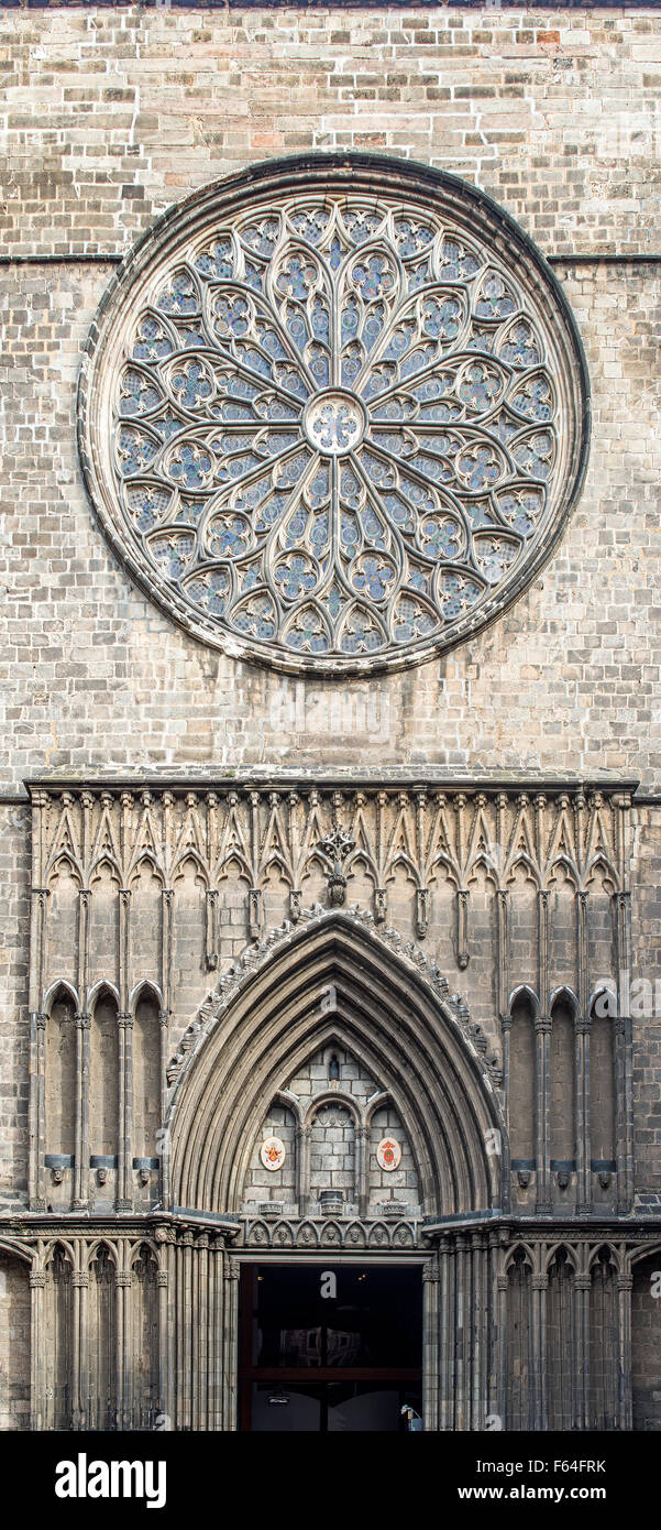 Façade principale de la Basilique de Santa Maria del Pi ou Santa Maria del Pino. Situé dans le quartier de Ciutat Vella. Barcelone. Banque D'Images