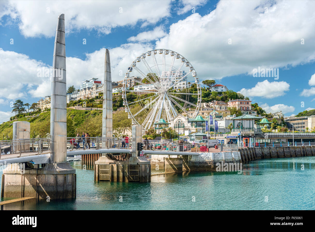 Passerelle et du port de Torquay, Torbay, England, UK Bruecke im