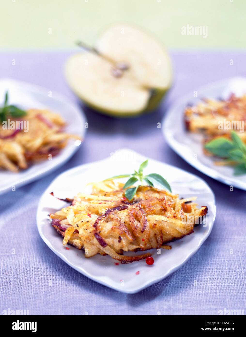 Rösti de pommes de terre et de pomme Banque D'Images