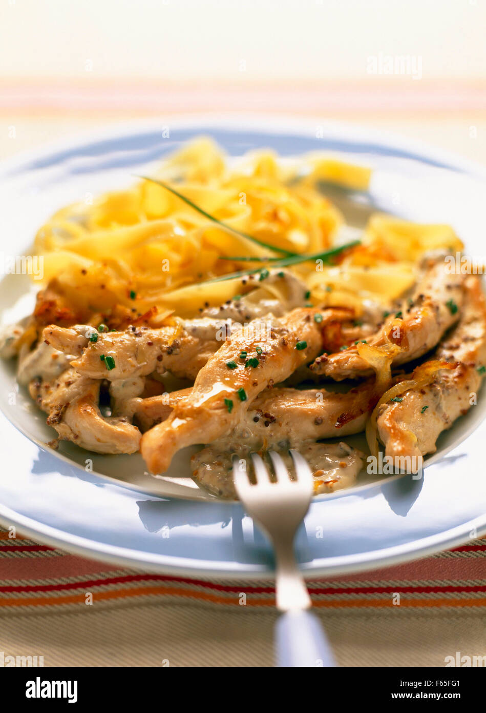 Poitrines de Poulet avec amandes tranchées Banque D'Images