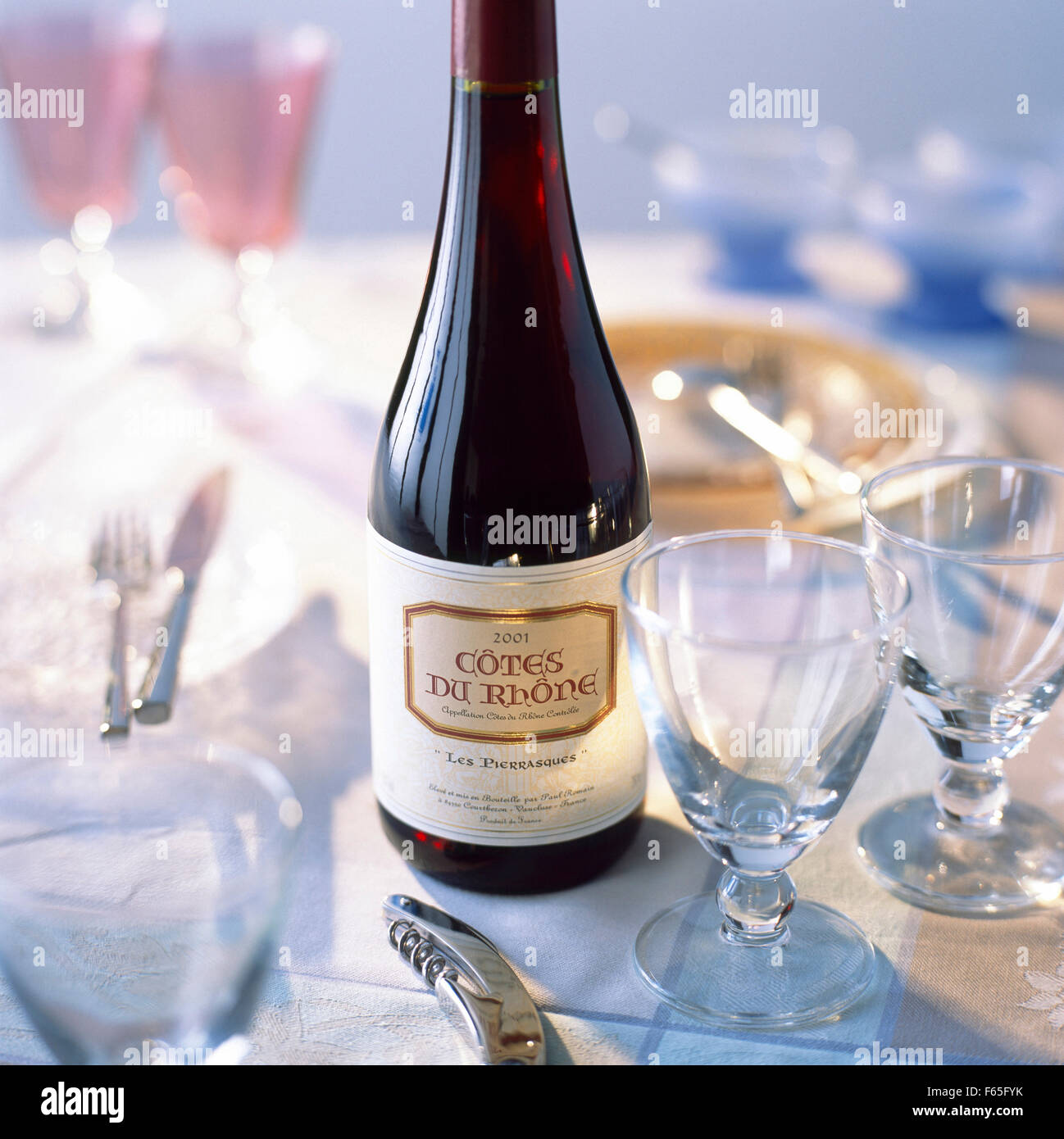 Bouteille de Côtes du Rhône Banque D'Images