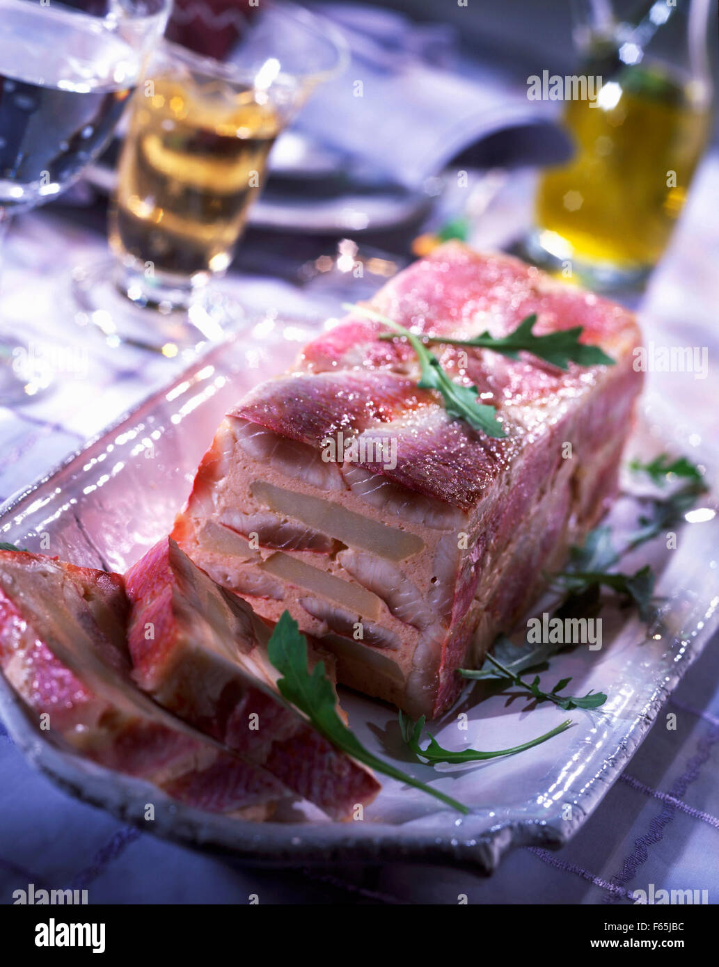 Rouget et de pommes de terre chaudes terrine Banque D'Images