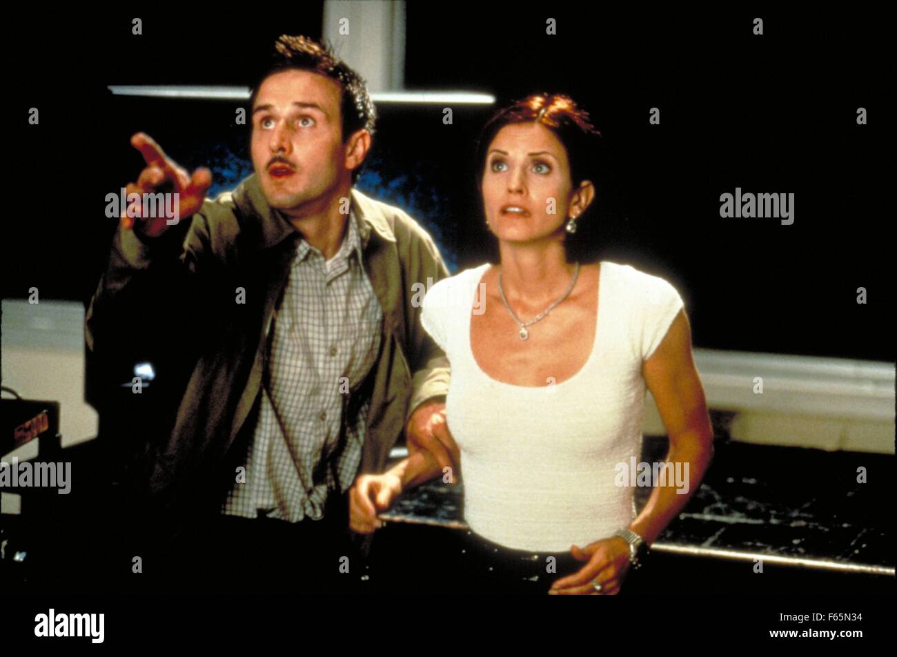Scream 2 Année : 1997 USA Réalisation : Wes Craven David Arquette, Courteney Cox Banque D'Images