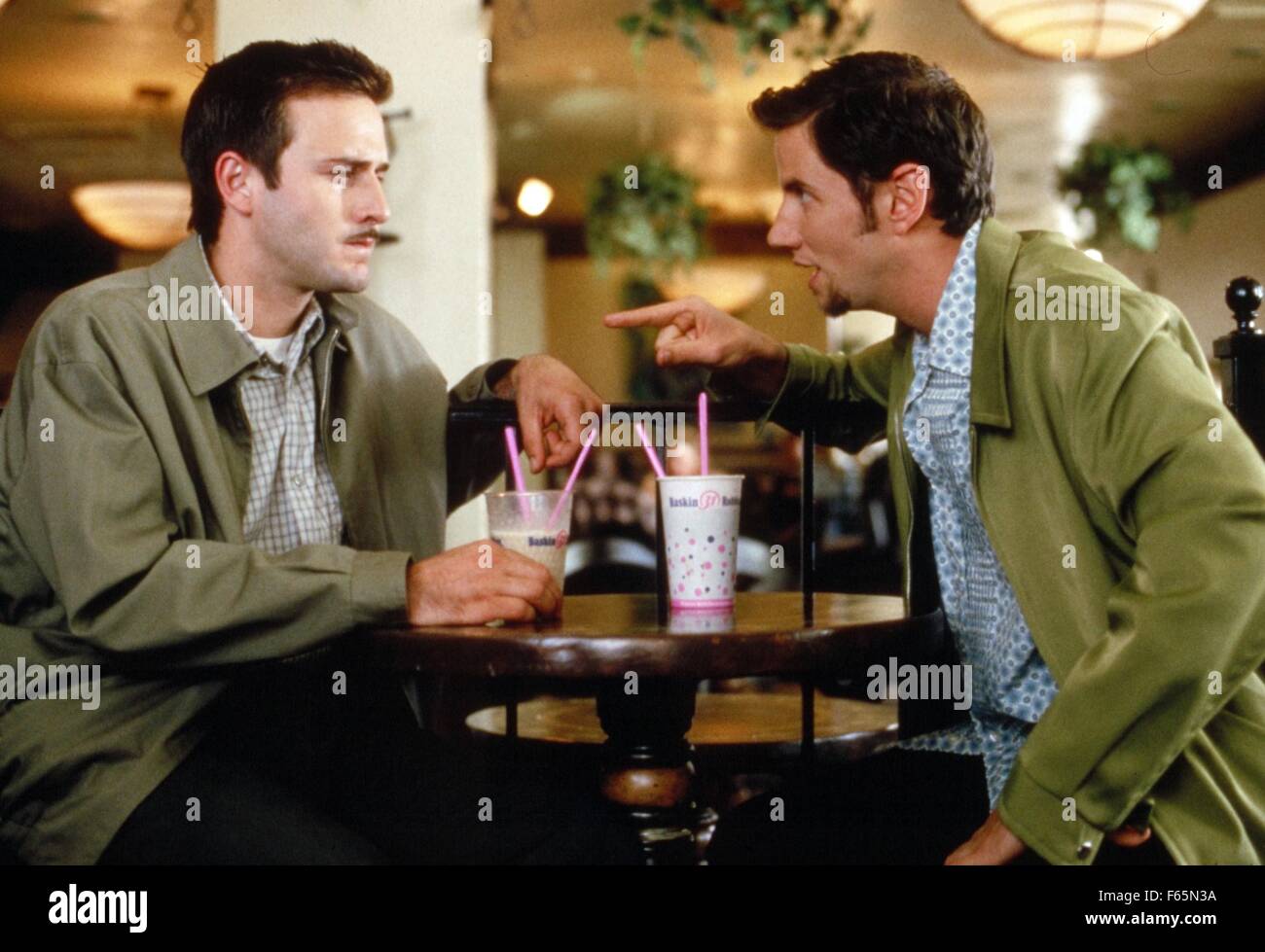 Scream 2 Année : 1997 USA Réalisation : Wes Craven David Arquette, Jamie Kennedy Banque D'Images