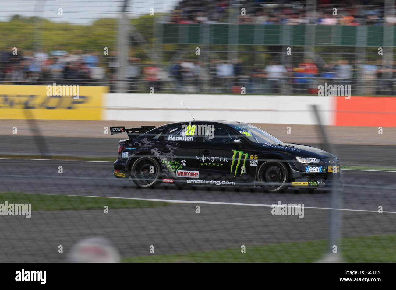 Vue latérale de la voiture de tourisme sur le circuit de silverstone Banque D'Images