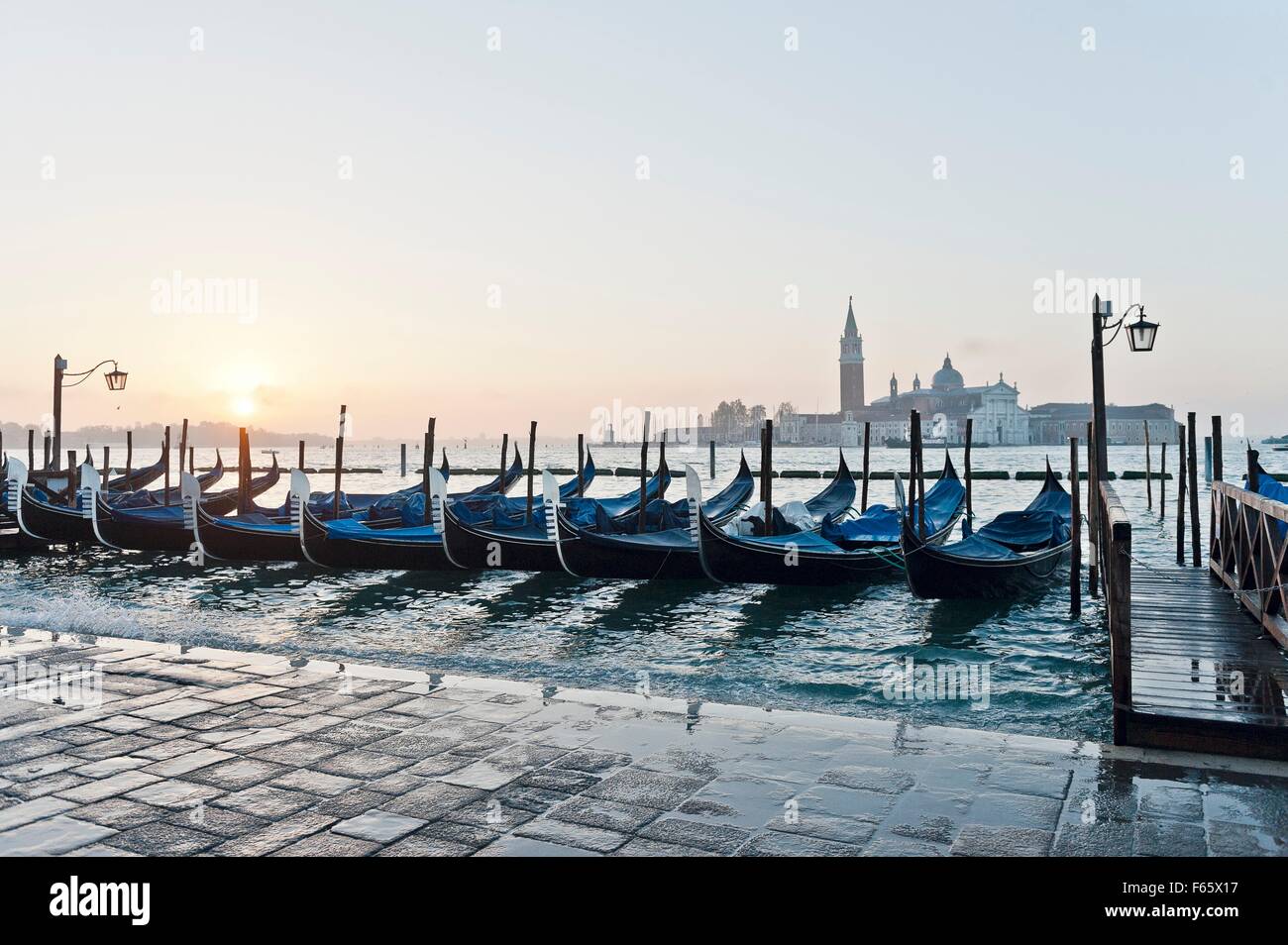 À un point d'amarrage Gondoles sur la Place Saint Marc, Venise Banque D'Images
