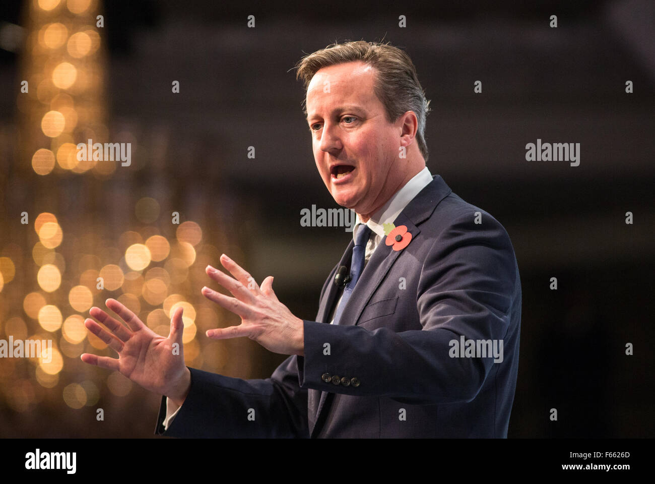 Le premier ministre David Cameron parle aux chefs d'entreprise lors de la conférence IBC à Londres Banque D'Images