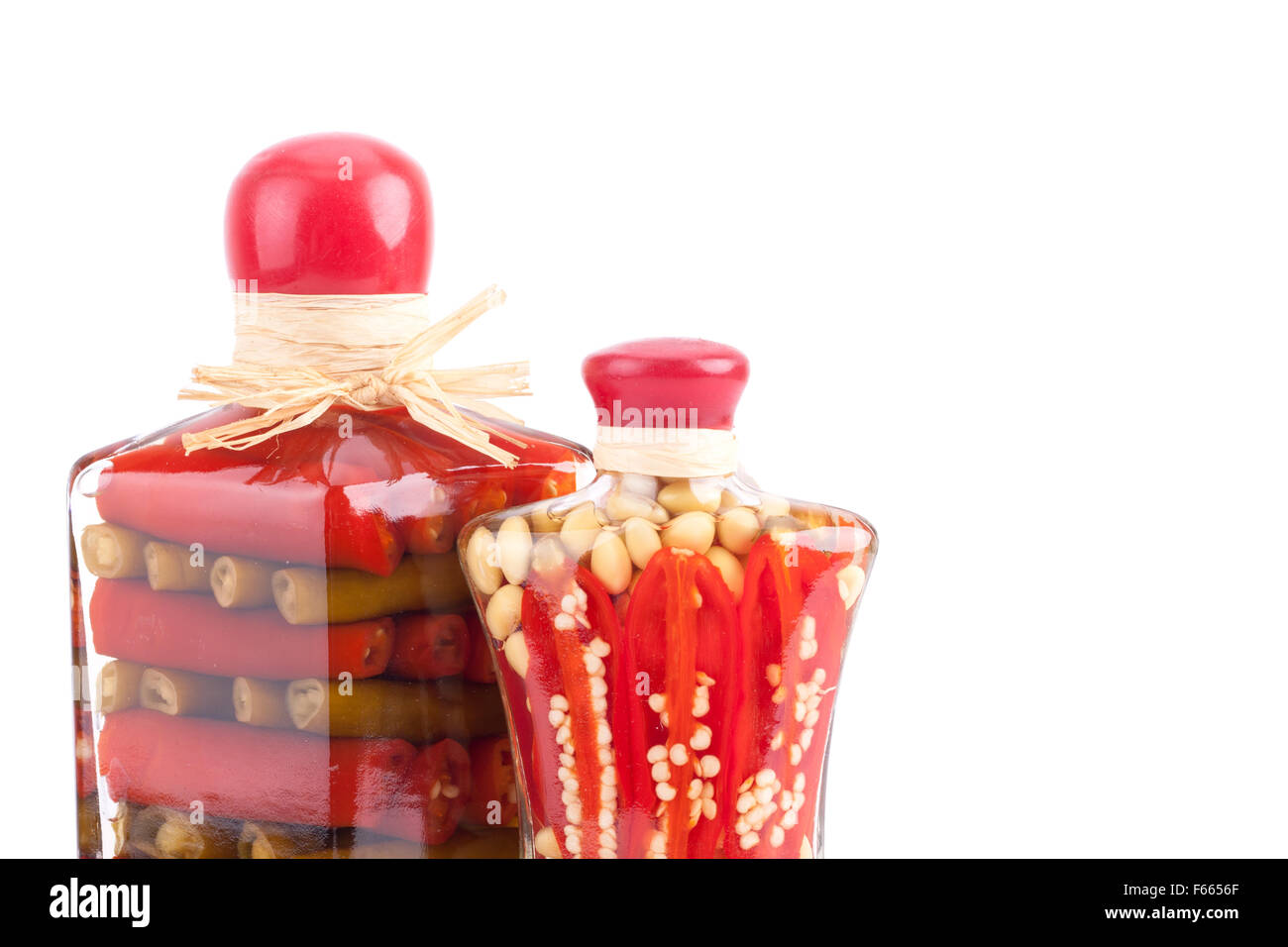 Les légumes en conserve dans des bocaux en verre isolated on white Banque D'Images