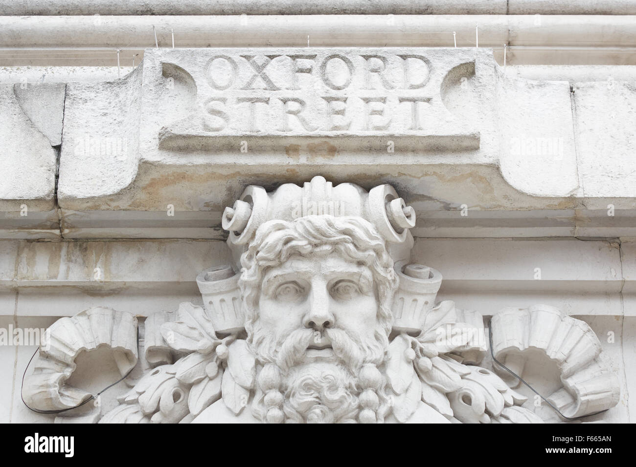 Ancient Oxford street sign en pierre blanche à Londres Banque D'Images