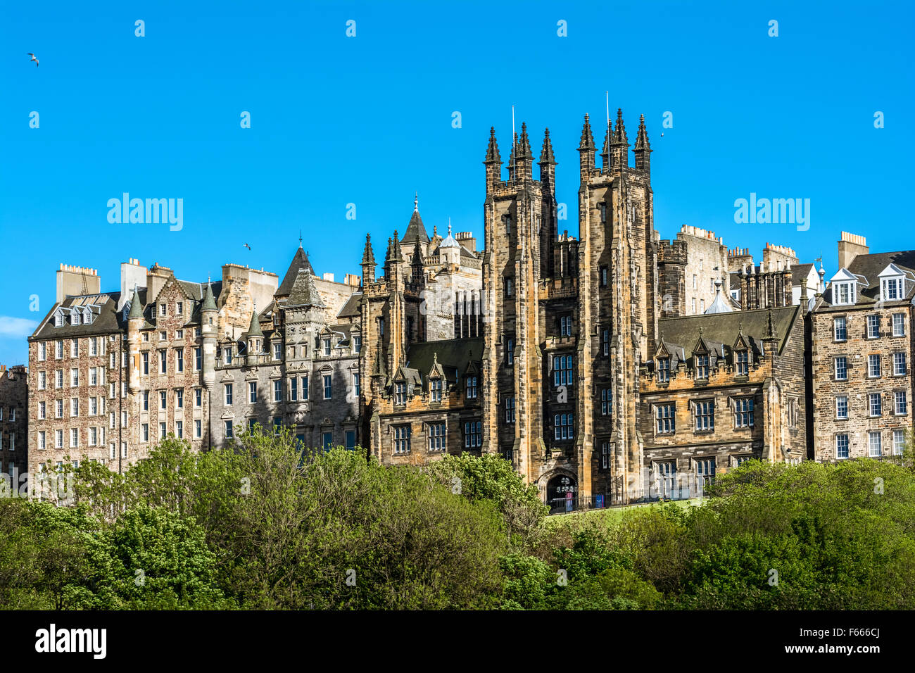 La salle de l'Assemblée est dans l'immeuble néo-gothique situé directement à l'Est du château d'Édimbourg. Avec deux tourelles de bifurquer au-dessus de la Banque D'Images