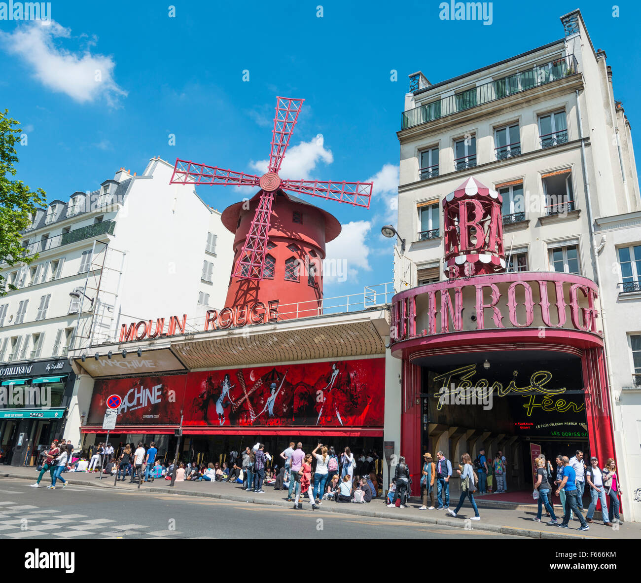 Moulin Rouge, Montmartre, Paris, Ile-de-France, France Banque D'Images