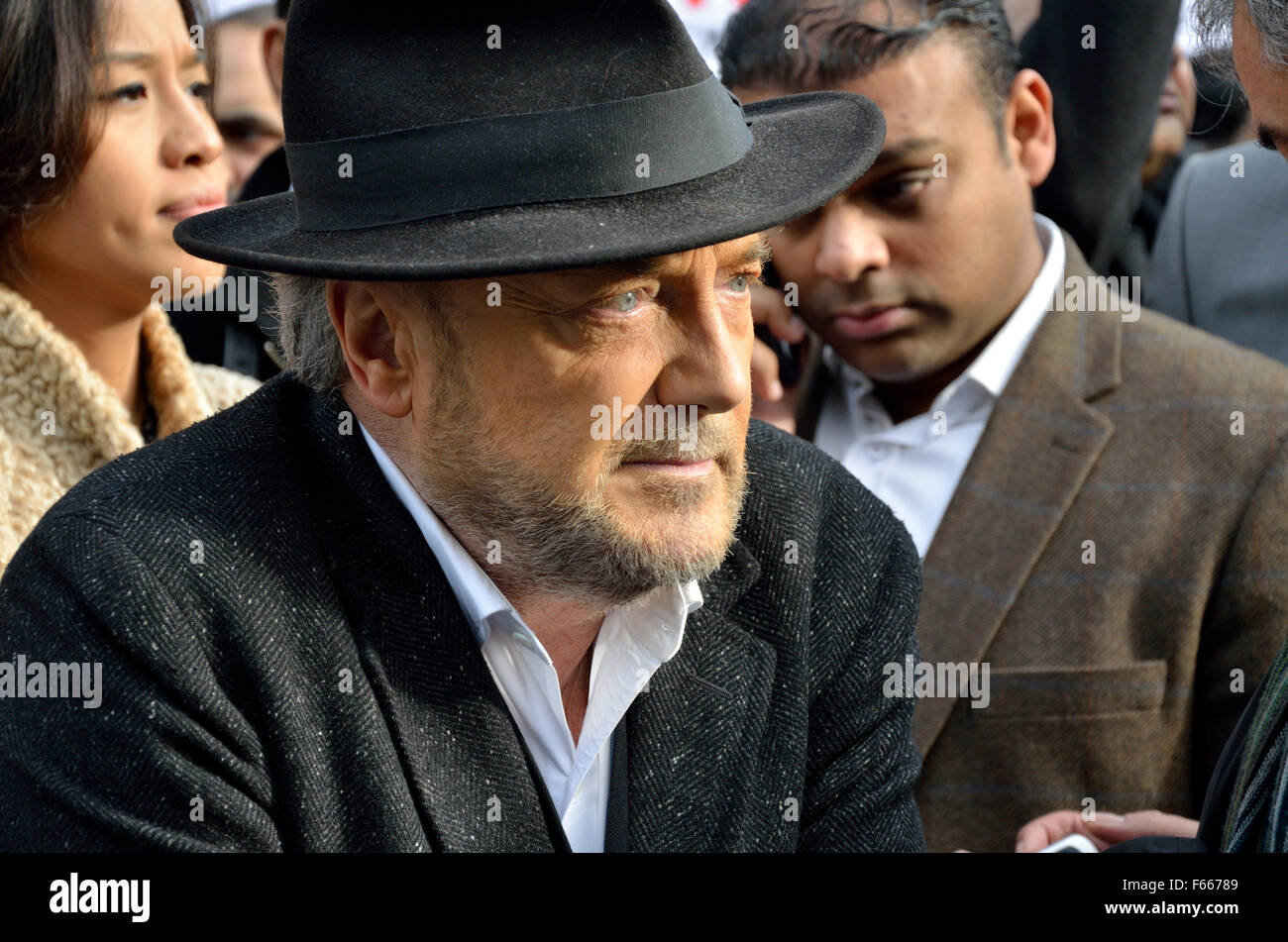 Londres 12 novembre 2015. Les manifestants se rassemblent à l'extérieur de Downing Street, en tant que Premier Ministre indien Narenda Modi arrive au Royaume-Uni pour une visite de trois jours. George Galloway, candidat pour le Maire de Londres, se joint pour montrer son soutien Crédit : PjrNews/Alamy Live News Banque D'Images