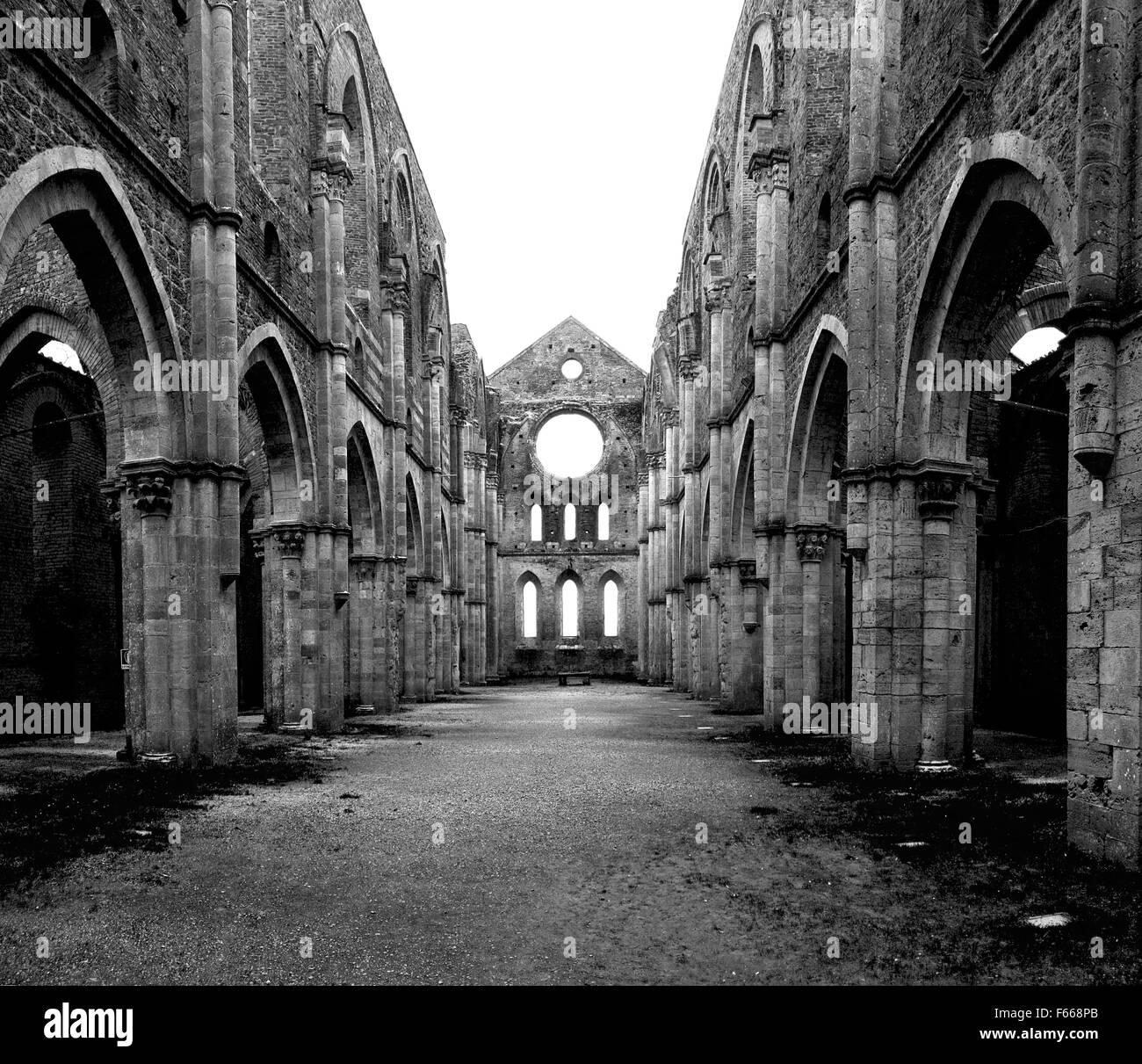 SAN GALGANO, ITALIE : Ancienne abbaye abandonnée en Toscane Banque D'Images