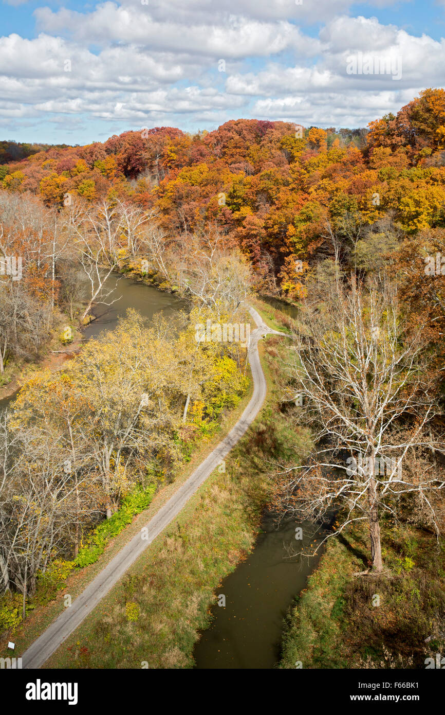Parc national de Cuyahoga Valley, Ohio - Couleurs d'automne le long de la rivière Cuyahoga. Banque D'Images