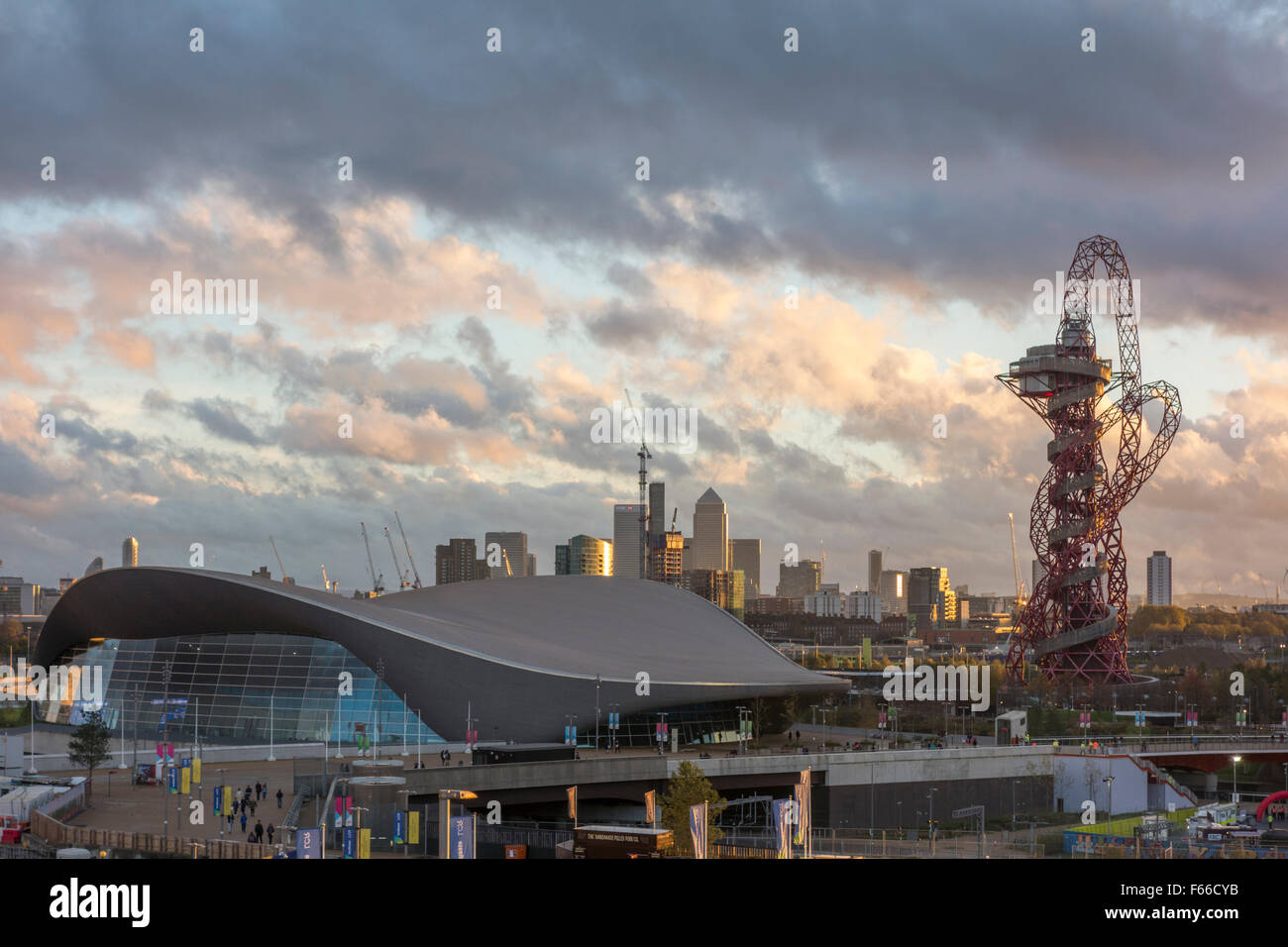 Soleil du soir sur la Queen Elizabeth Olympic Park, Stratford, London, UK Banque D'Images