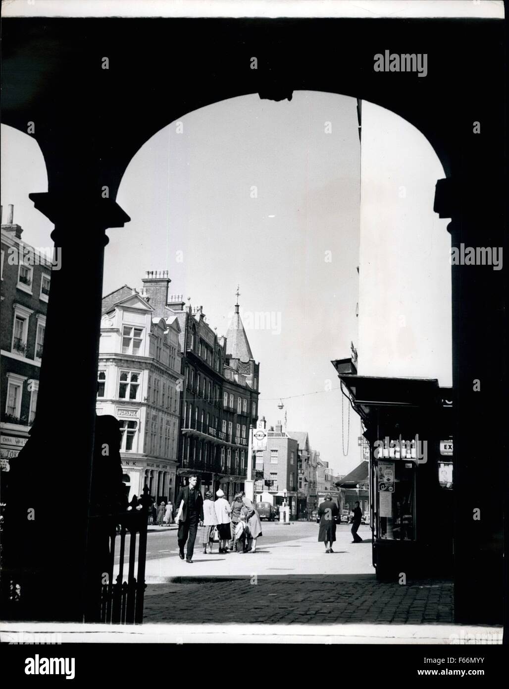 1962 - L'église paroissiale de Saint Jean Baptiste sur la rue est Windsor © Keystone Photos USA/ZUMAPRESS.com/Alamy Live News Banque D'Images