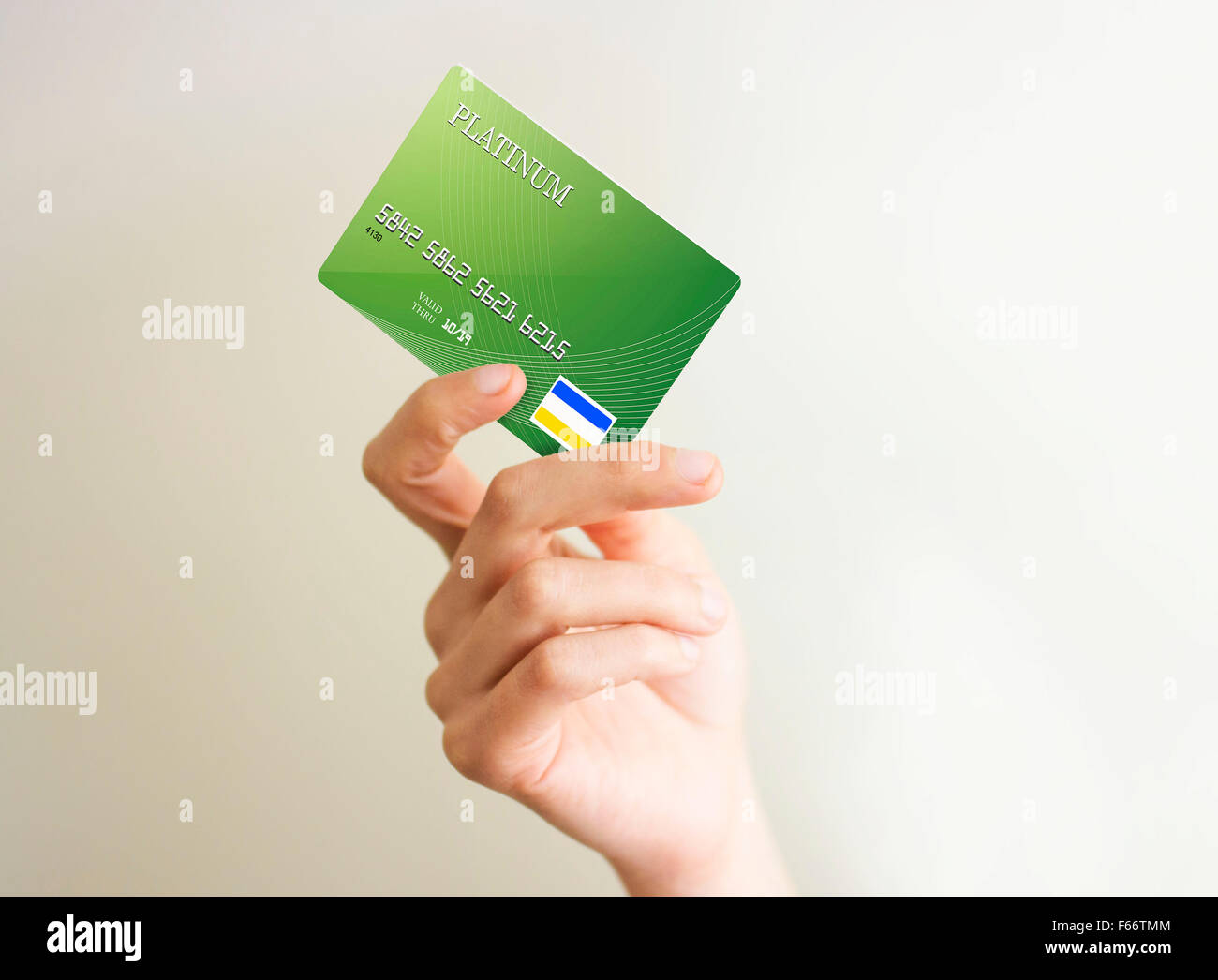 Libre de carte de crédit vert retenus à la main. Banque D'Images